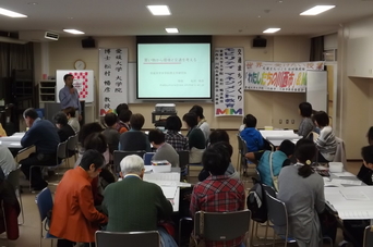 牧の台小学校区コミュニティ推進協議会でのモビリティマネジメントの様子