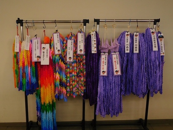 2025年に集まった14522羽の折り鶴の写真