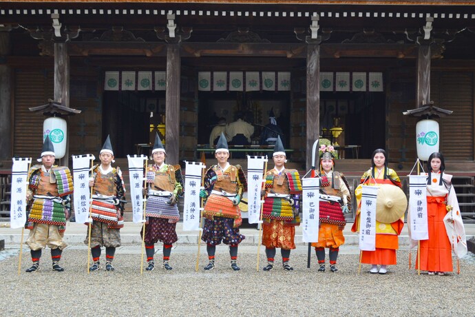 昨年の清和源氏まつり（多田神社 拝殿前）